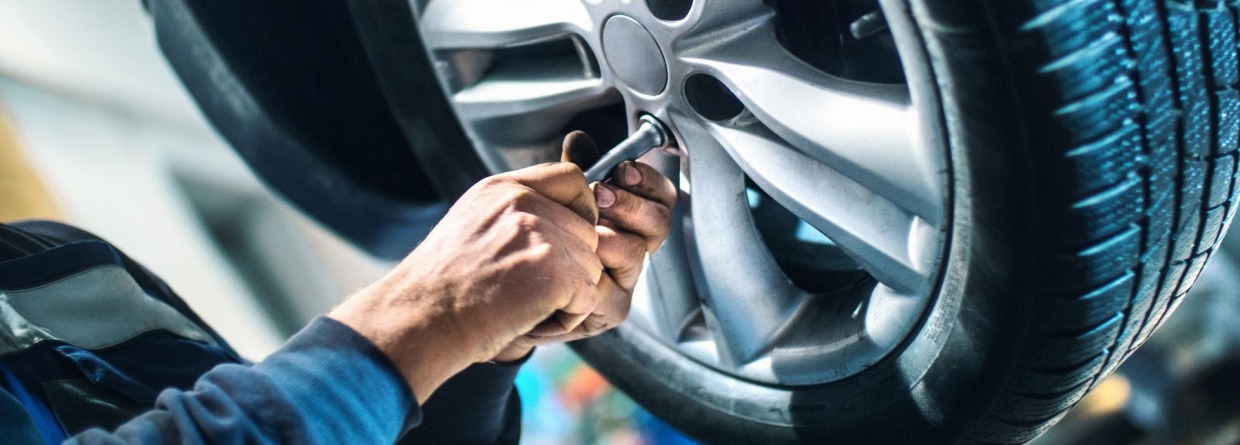 de autoband wordt vervangen