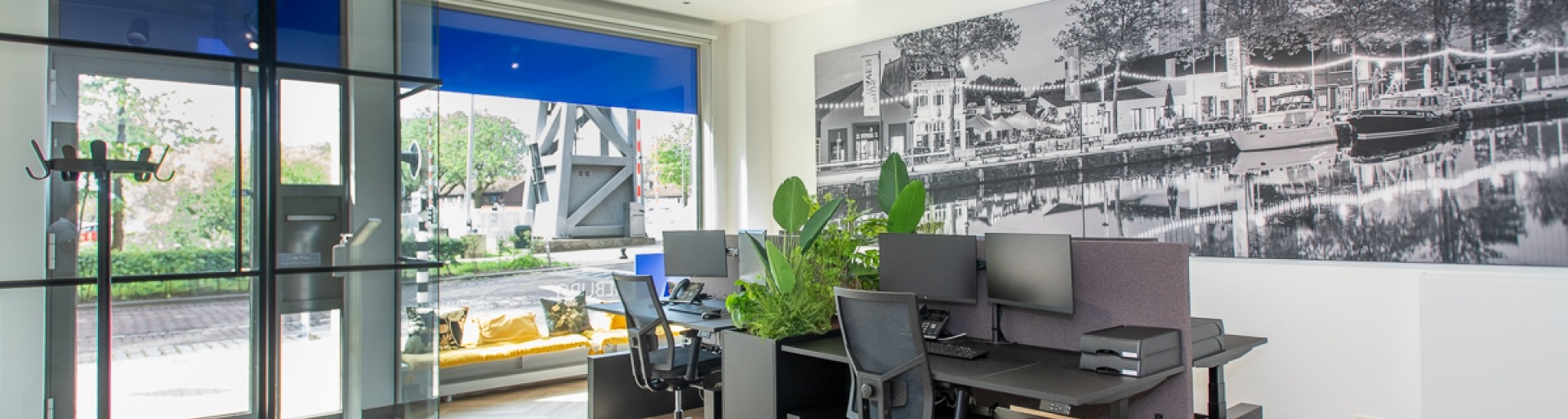 De bureaus op kantoor bij T&W Tilburg